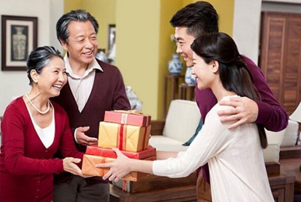 quà tặng khi gặp mặt người thân