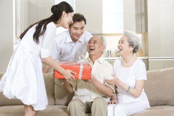  tặng gì cho người lớn tuổi